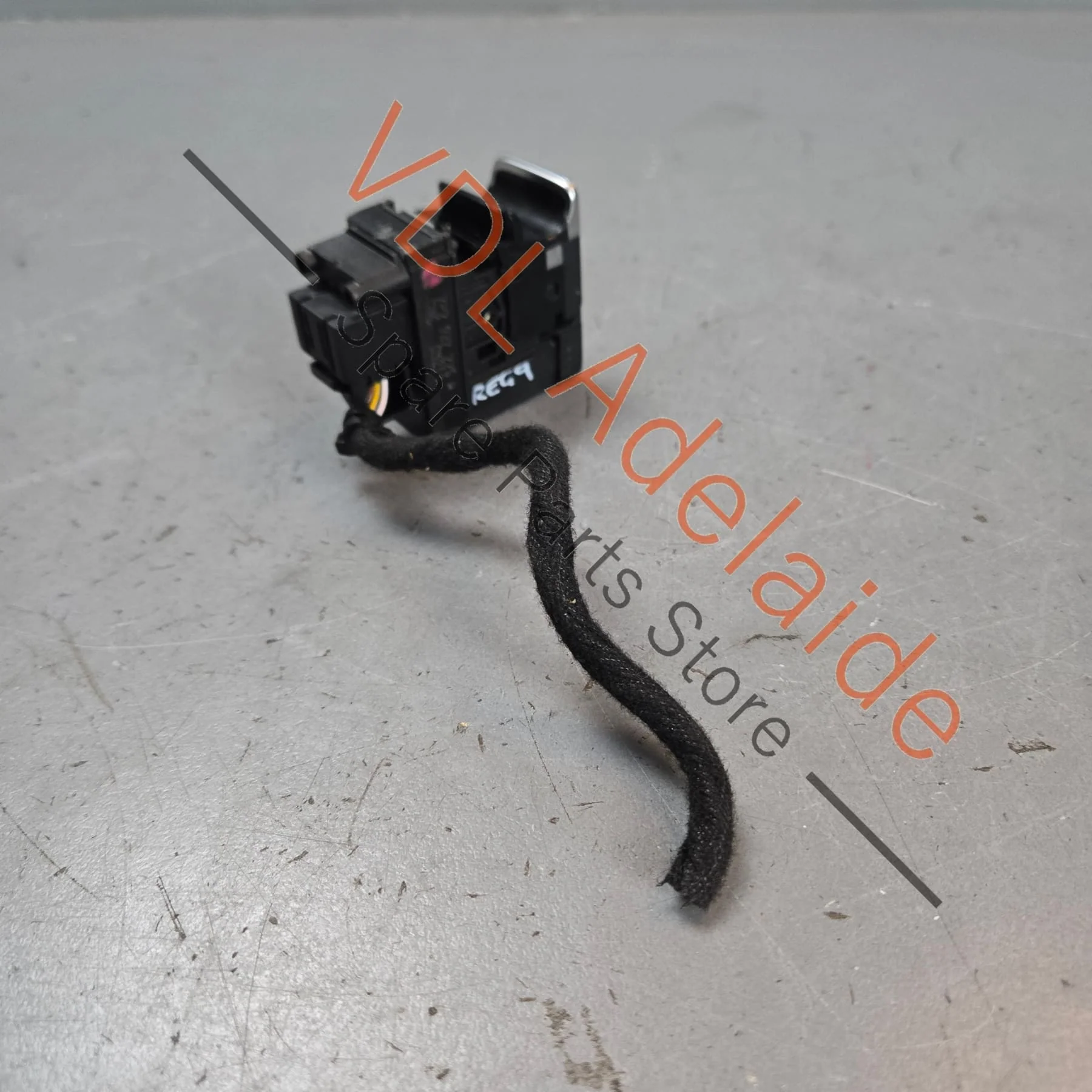 VW Touareg 7P Electric Park Brake Switch 7P2927225A - Image 2