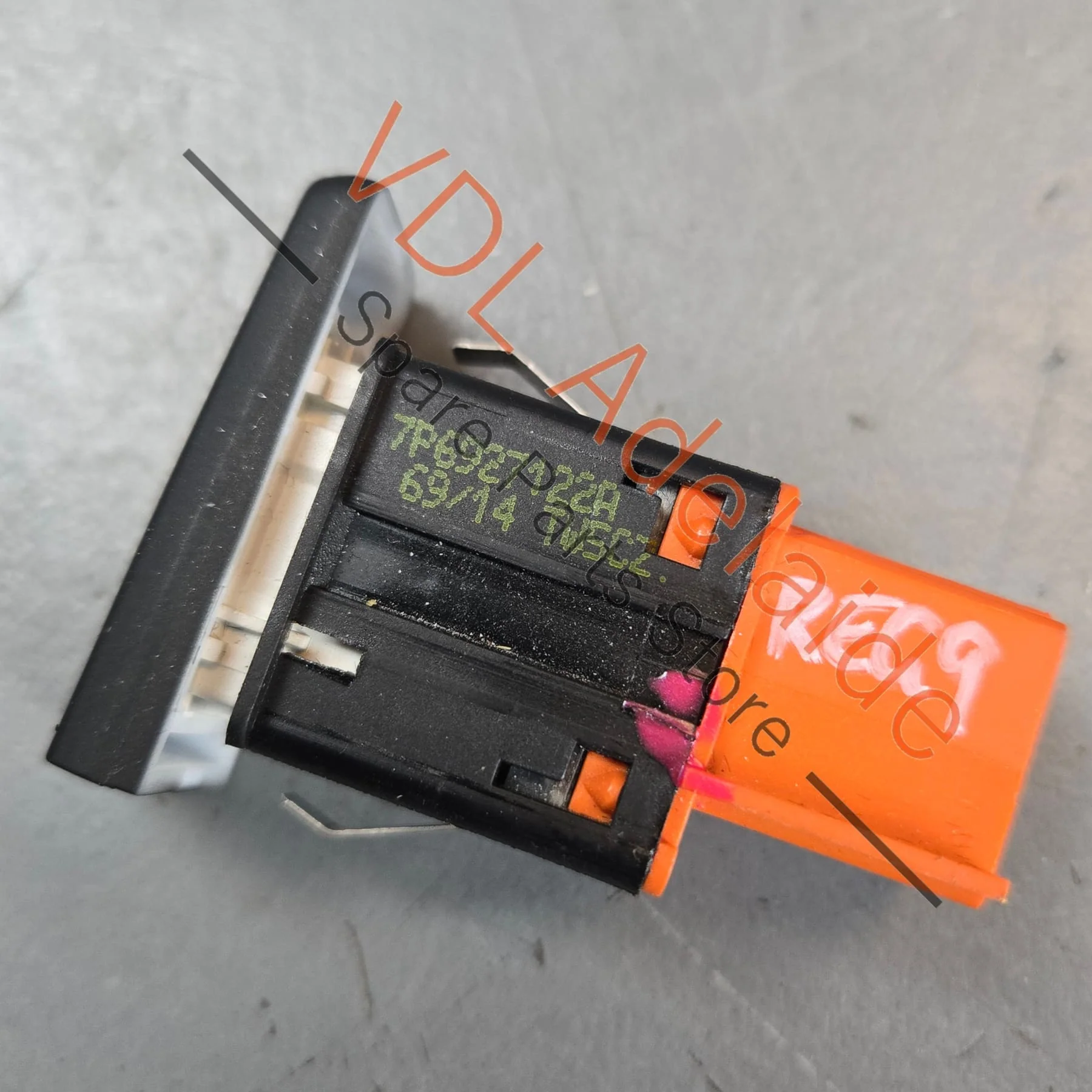VW Touareg 7P Switch Button for Parking Aid 7P6927122A - Image 2