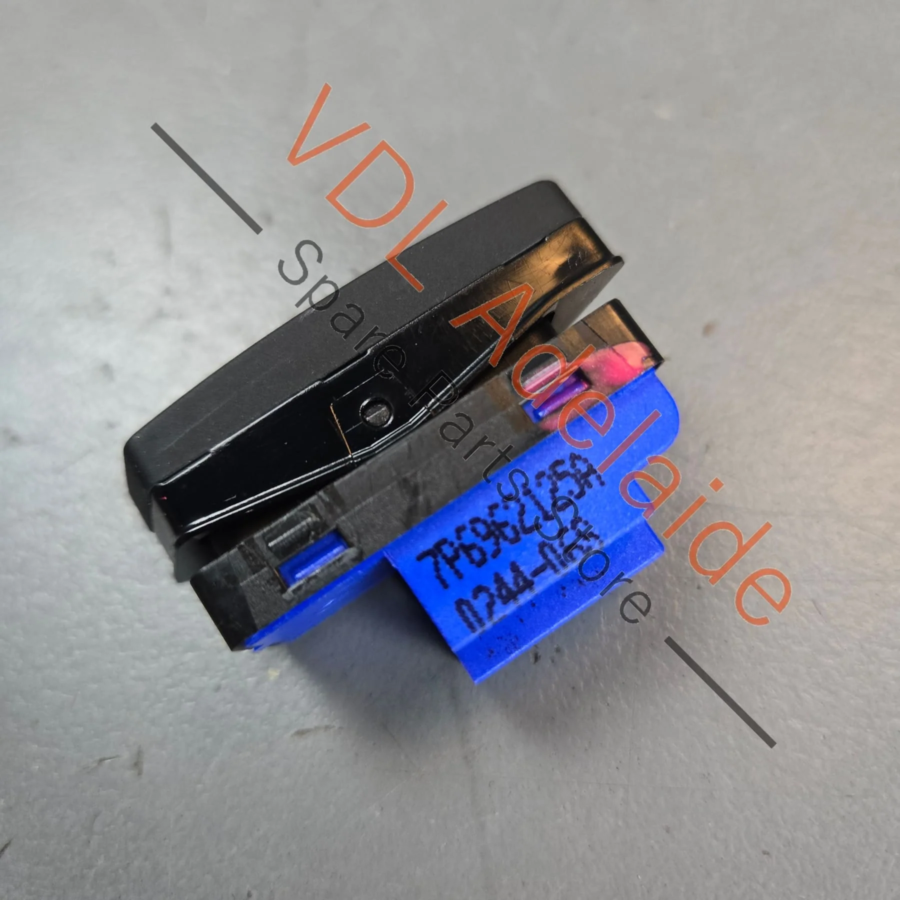 VW Touareg 7P Safety Switch for Central Locking Left 7P6962125A - Image 2