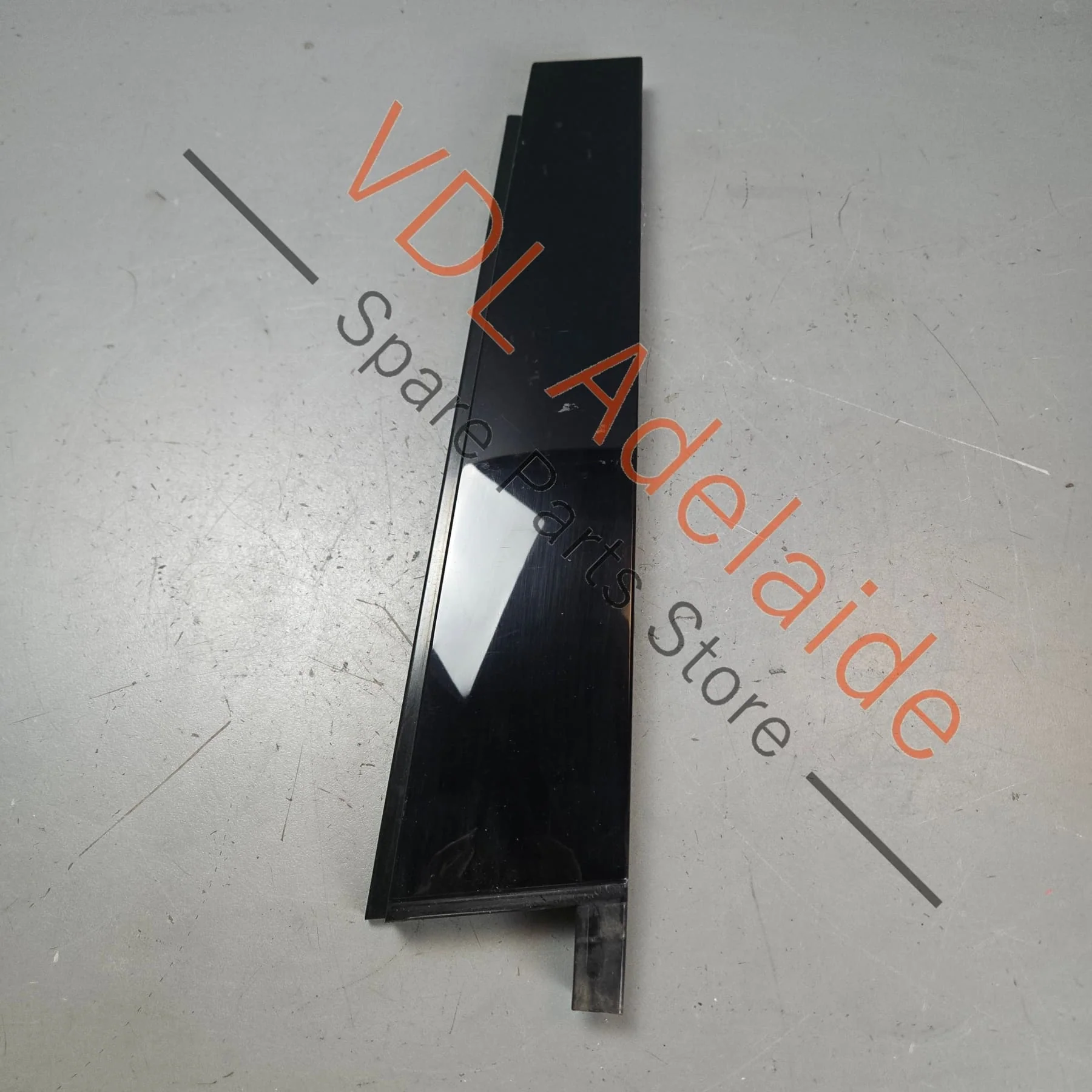 VW Touareg 7P Rear Left B-Pillar Exterior Trim 7P6839901C