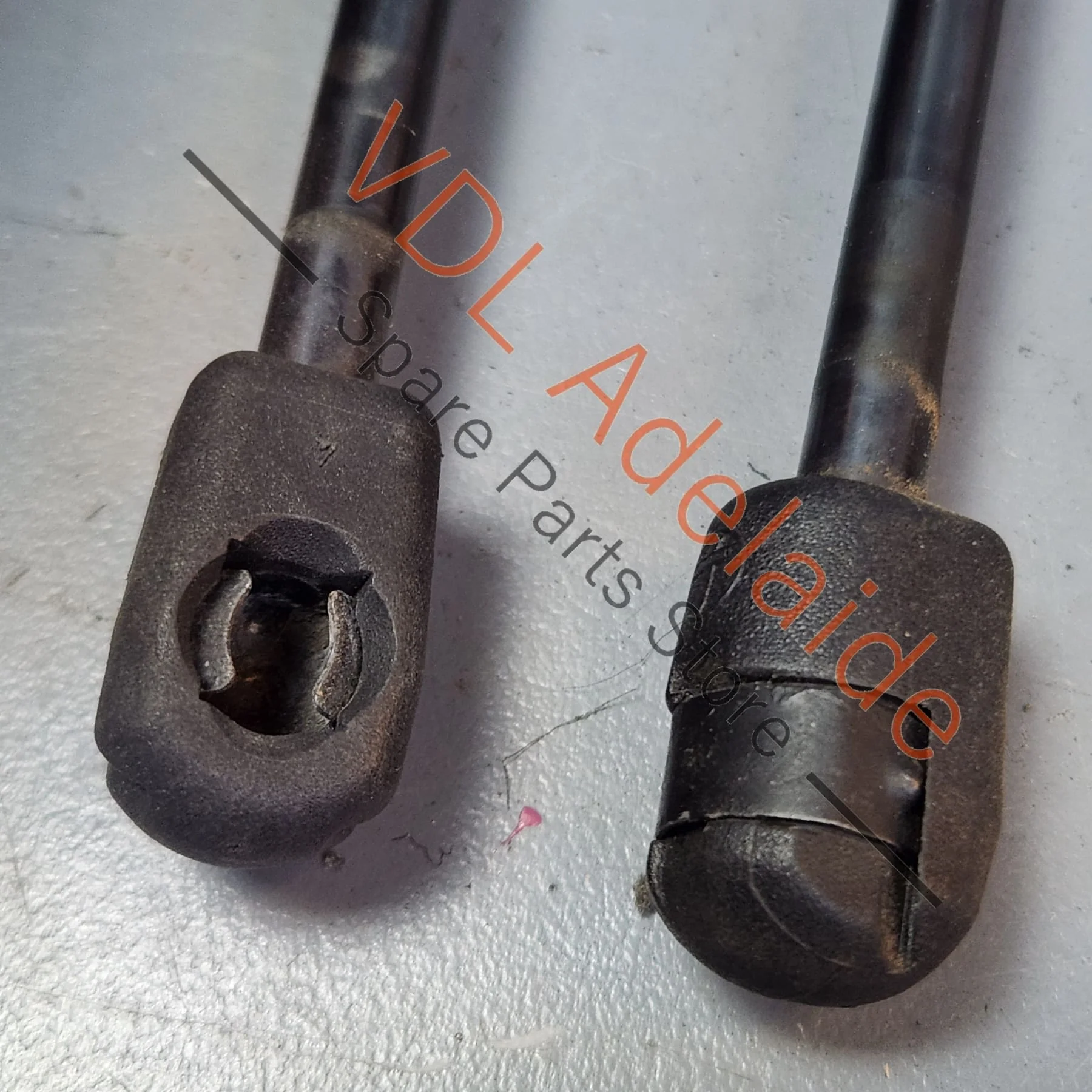 Volkswagen VW Golf Mk5 R32 Boot Back Rear Hatch Lift Gas Strut Struts Pair 1K6827550F - Image 5