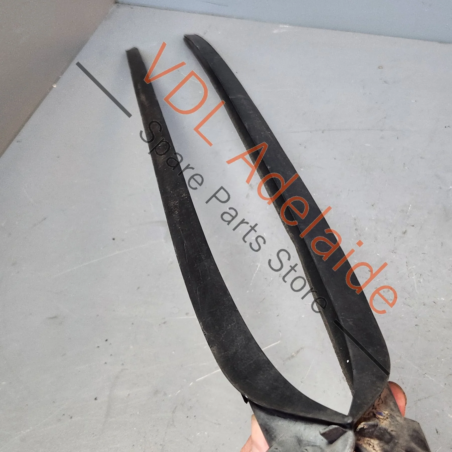VW Golf MK5 Pair of Windscreen Edge Water Deflector Strip Trim Exterior Molding 1K0854319G 1K0854320G - Image 7