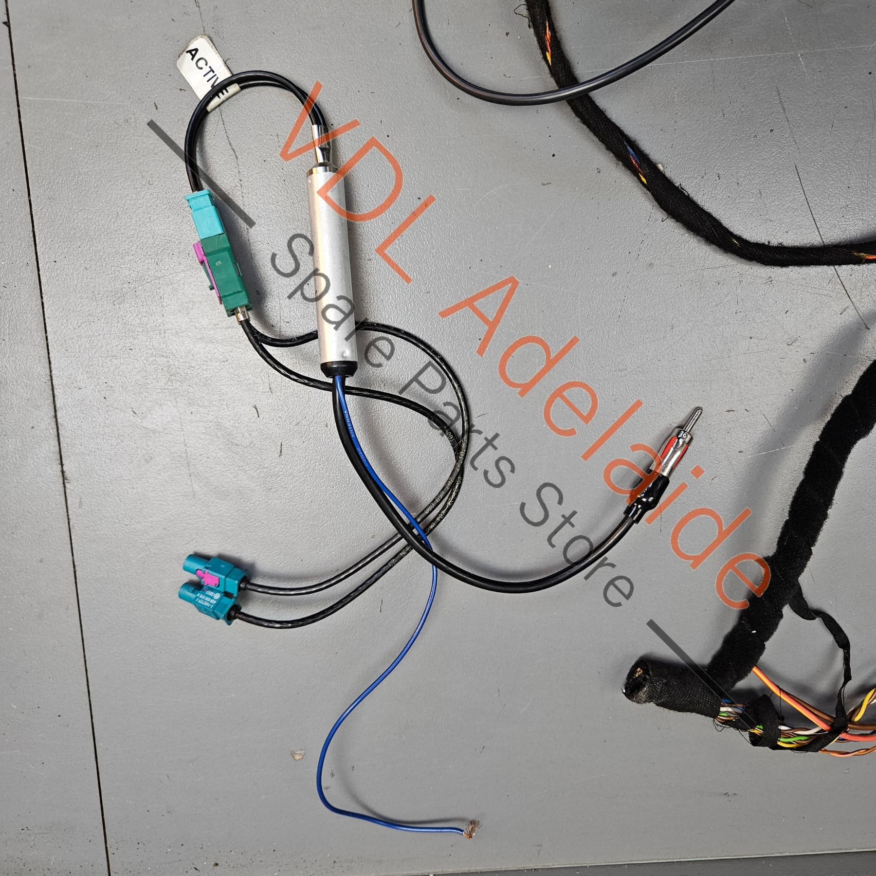 VW Golf MK5 Genuine Bluetooth Upgrade Kit Includes wiring 1Z0035729B - Image 4