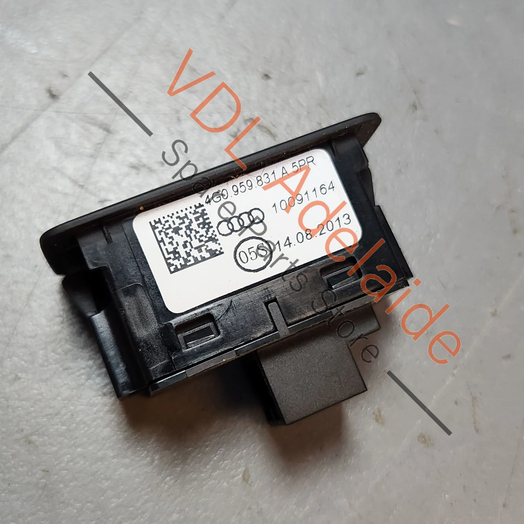 Audi A4 S4 B9 Electric Rear Hatch Tailgate Boot Close Button 4G0959831C 5PR - Image 2