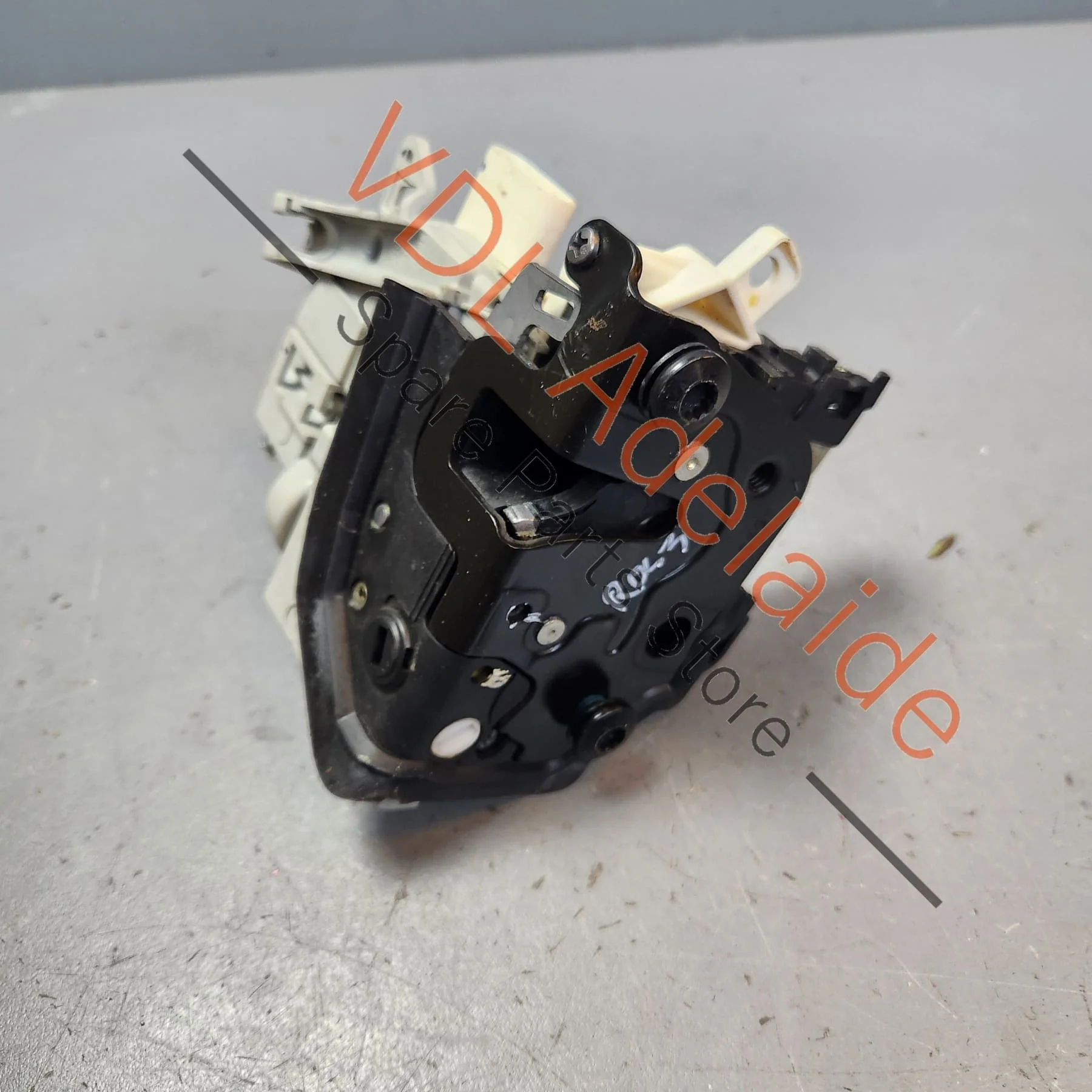 Audi Q7 4L Rear Left Door Lock Mechanism 8K0839015C - Image 2
