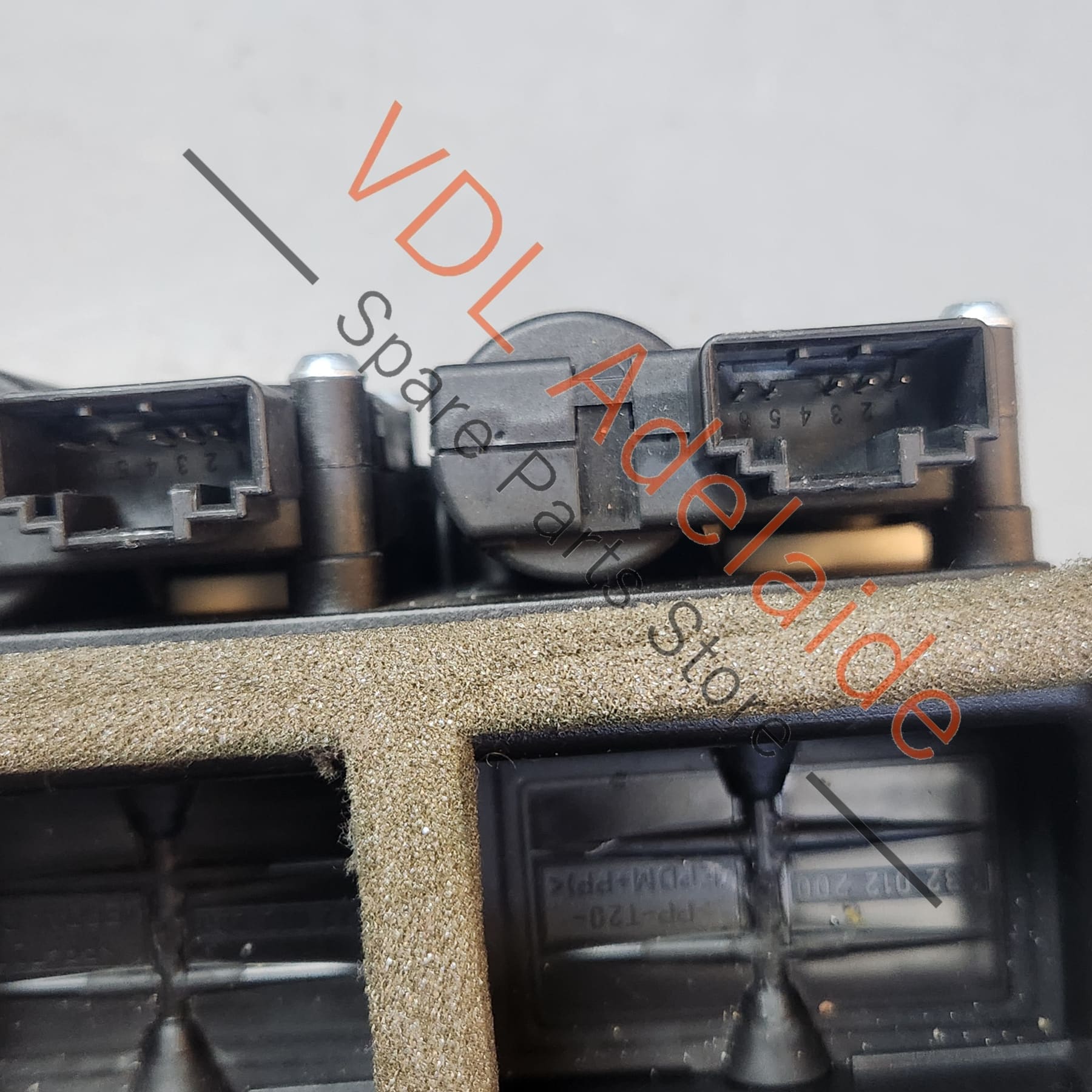 Audi Q7 4L AC Vent Flap Motor Servomotor 4F0820511B 0132801319 - Image 2