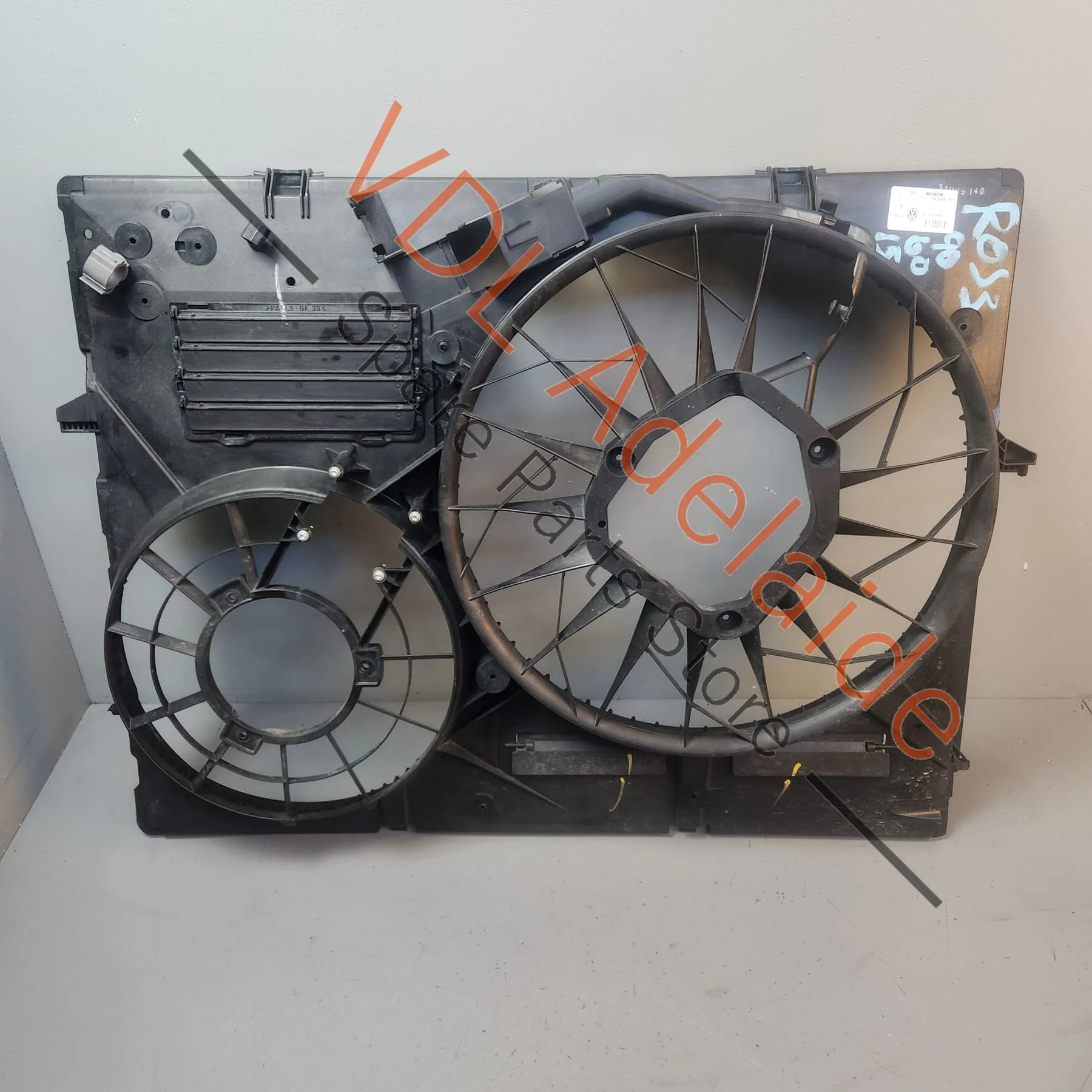 Audi Q7 Porsche Cayenne Radiator Fan Shroud 7L0121203J