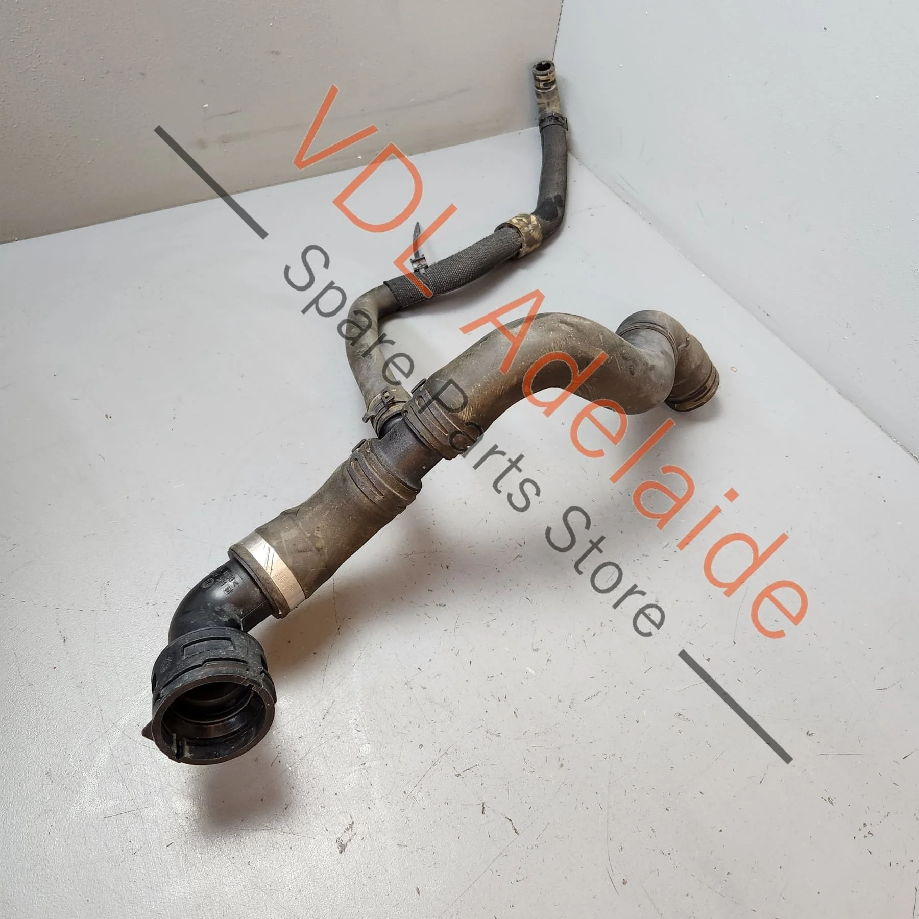 Audi Q7 3.0 V6 Diesel LHS Bottom Radiator Coolant Hose Pipe 7L8121073J 7L8121051L - Image 2