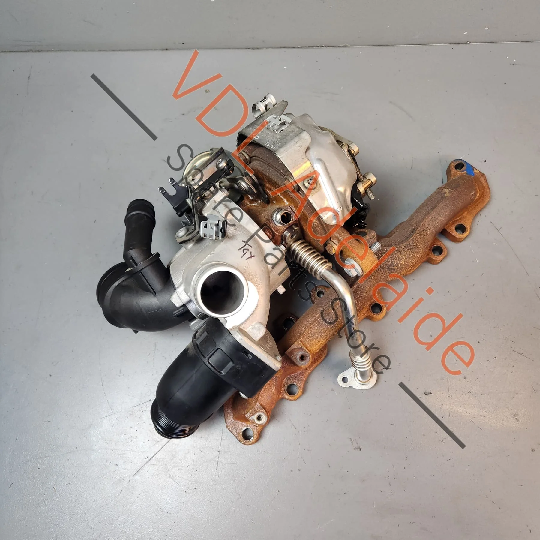Genuine Volkswagen VW Golf  Tiguan Passat 2.0 TDI Turbocharger 04L253020M Diesel Turbo
