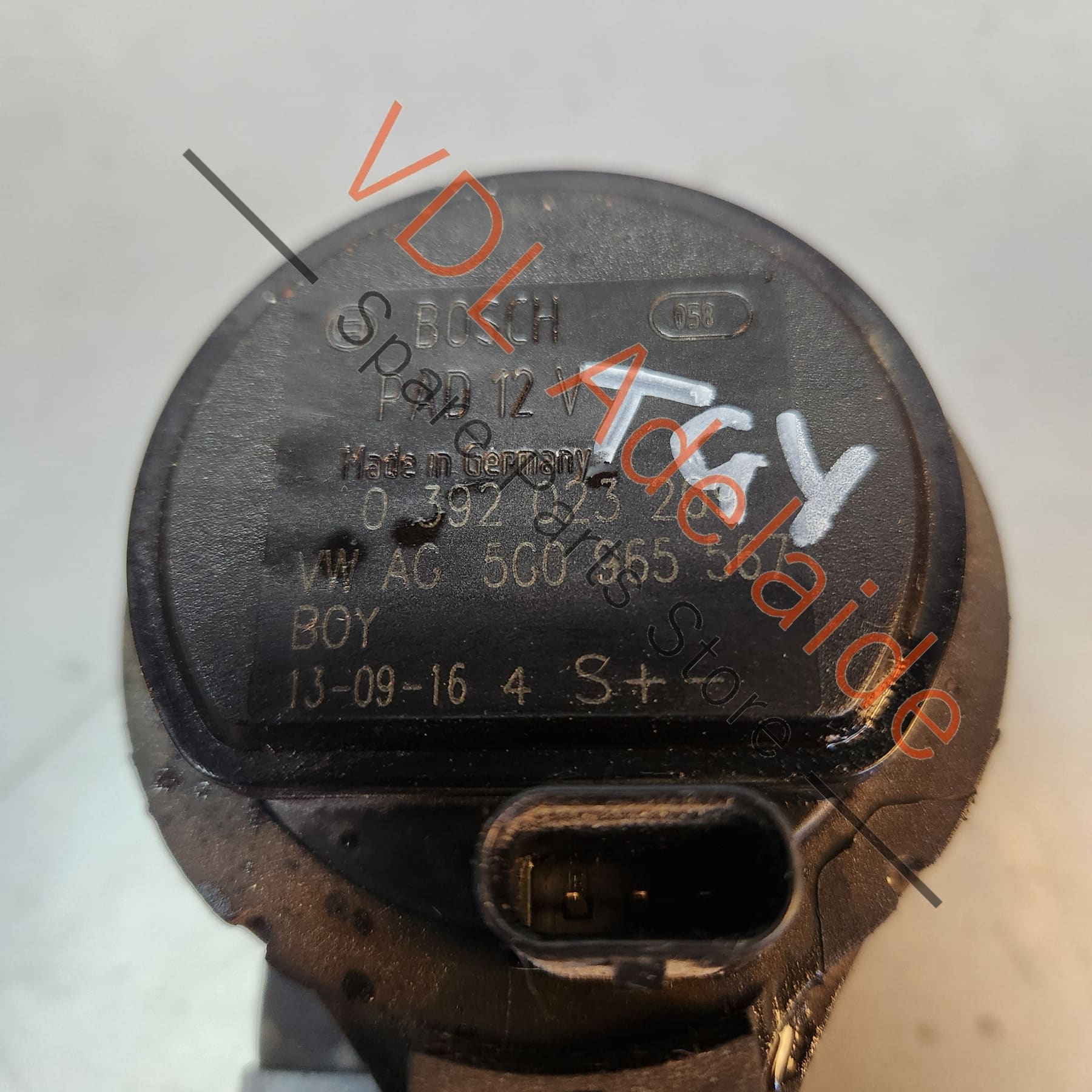 VW Genuine Bosch Auxiliary Additional Coolant Pump Motor 5Q0121599M 5G0965567 - Image 4