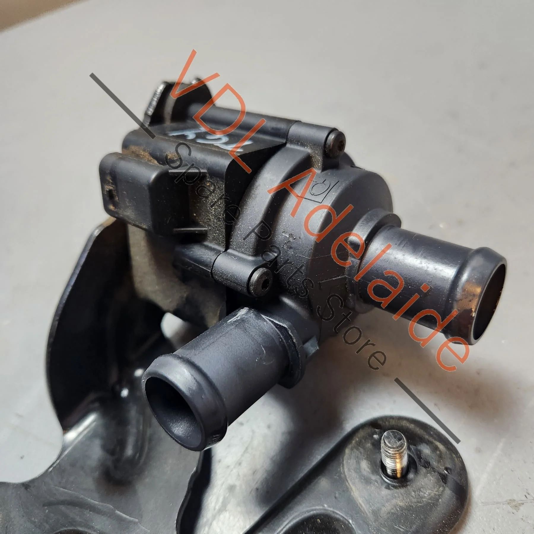 VW Genuine Bosch Auxiliary Additional Coolant Pump Motor 5G0965567 5Q0121599M